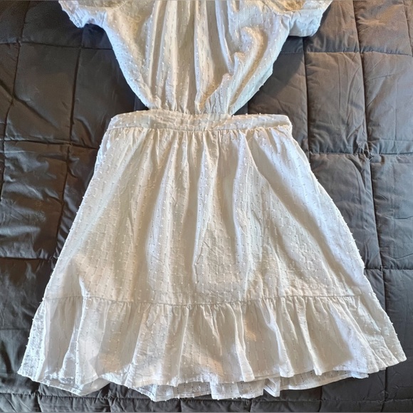 NWT City Triangles White backless dress. Women’s size L. Crew neck short sleeve. - Picture 2 of 8